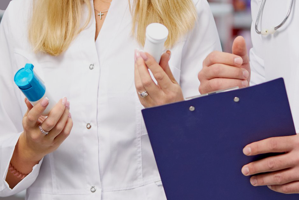 Compound medicines - pharmacist and doctor discuss dosage forms